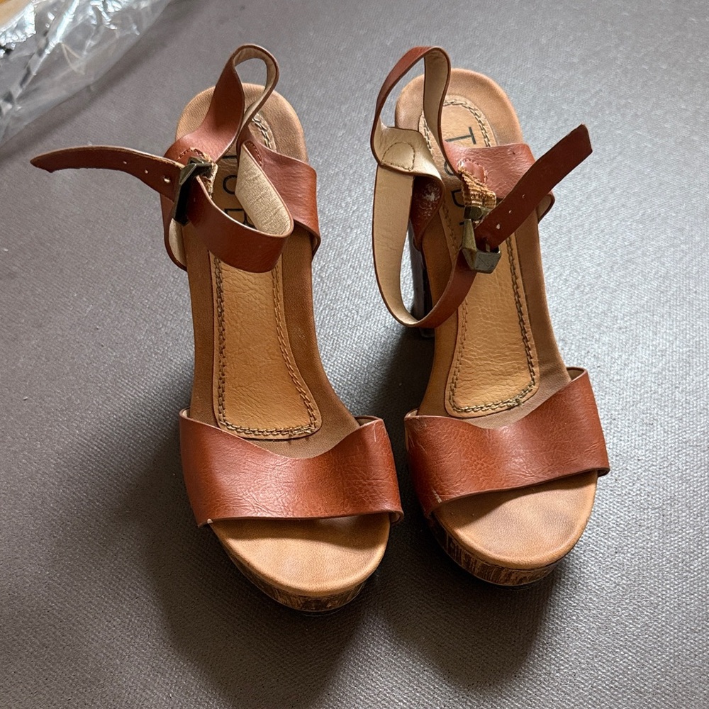 Tobi Brown Leather Women's Heel Sandals - Size 6